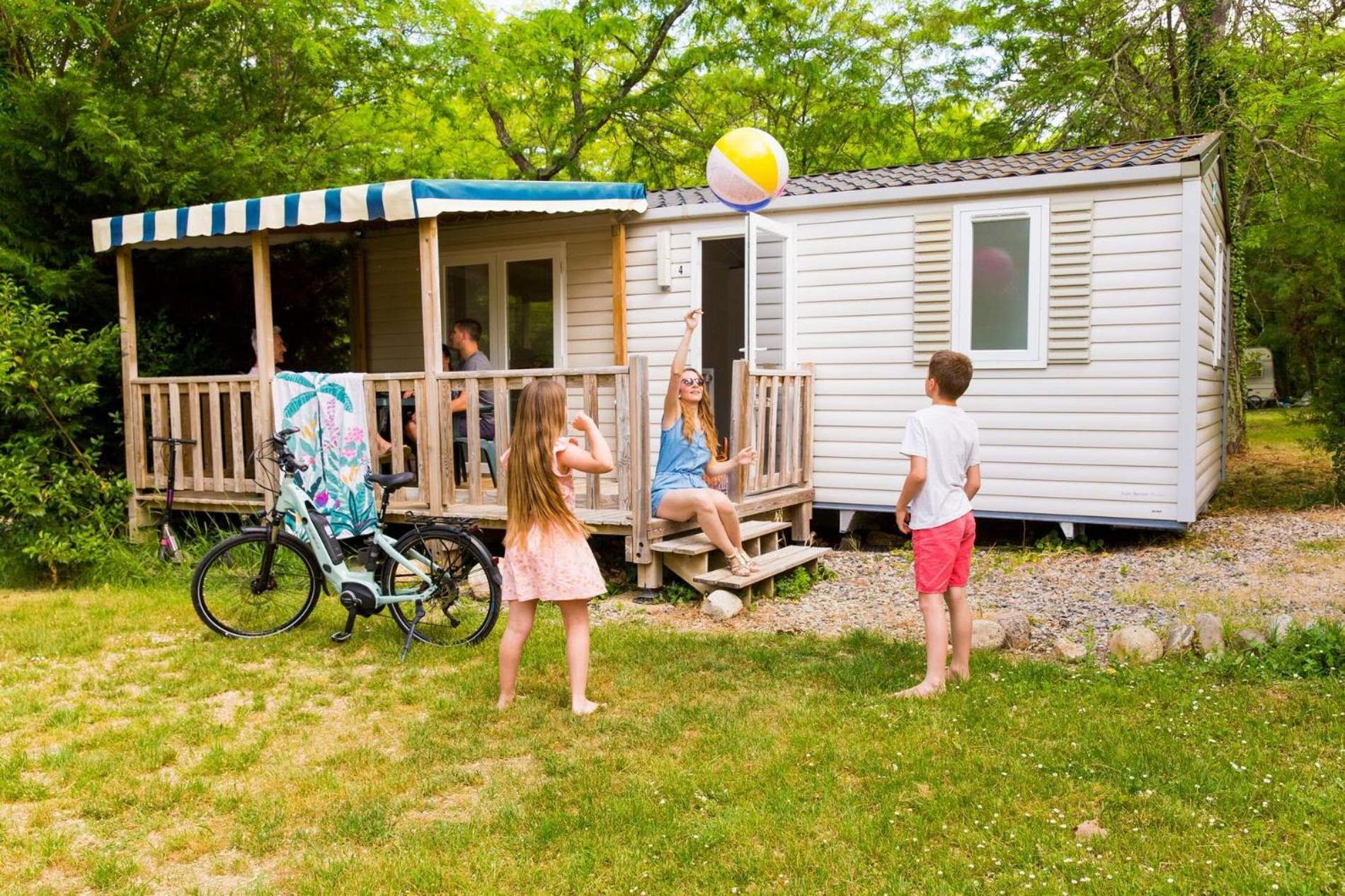 Camping La Chapouliere ريوم المظهر الخارجي الصورة